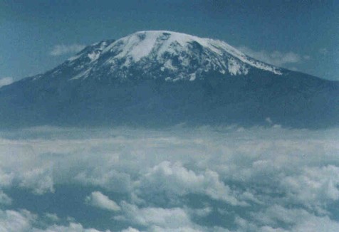 Kilimanjaro in den Wolken